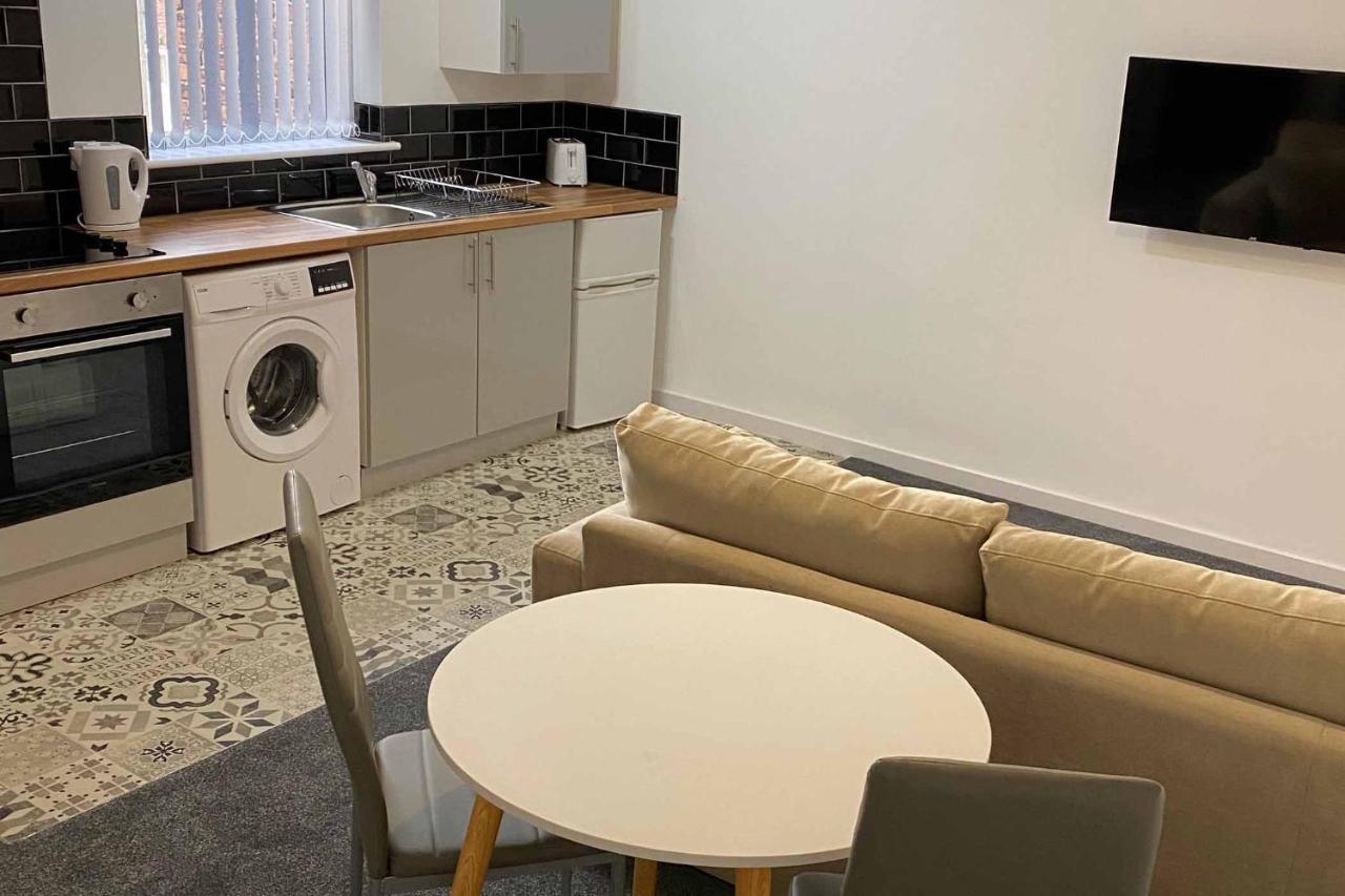 Sutton Contractor Accommodation - Warrington, St Helens Clock Face Экстерьер фото